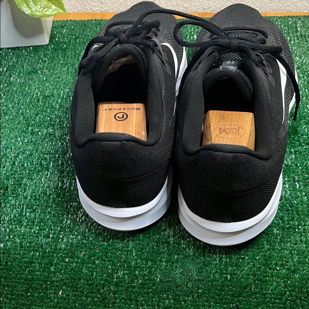 Nike Black and White Low-Top Running Sneakers - Picture 4 of 7